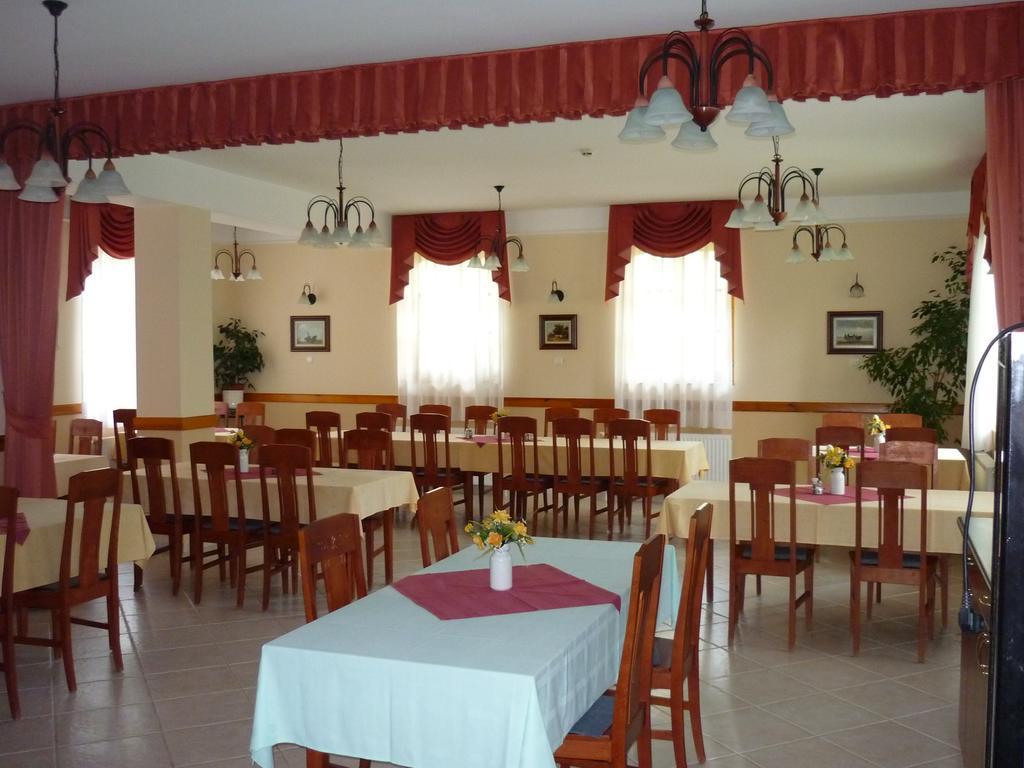 Hotel Adam Tanya Fogado à Balázspuszta Extérieur photo